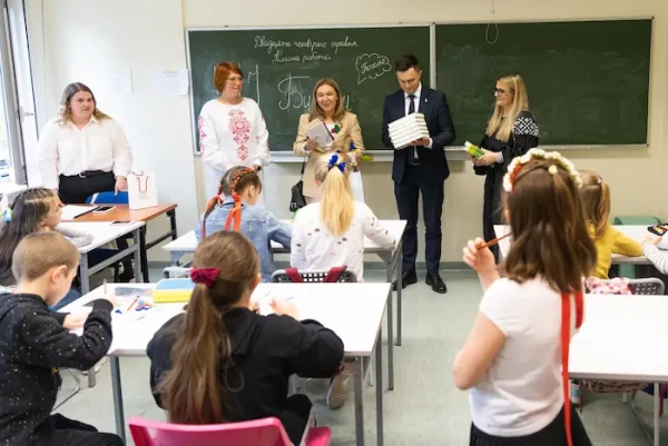 Nova poshta delivered textbooks for Ukrainian school students in Warsaw