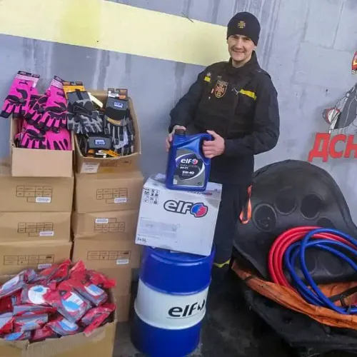 Разом з фондом «Українські Вогнеборці», доставили 43 000 кг допомоги для ДСНС