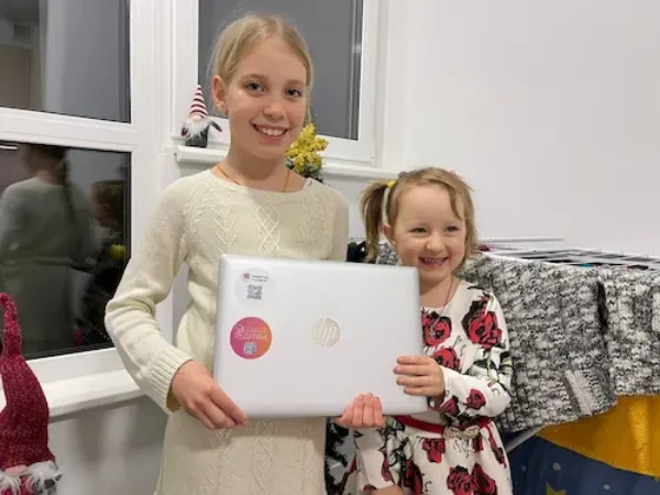 Nova poshta delivers laptops for children who were forced to leave home